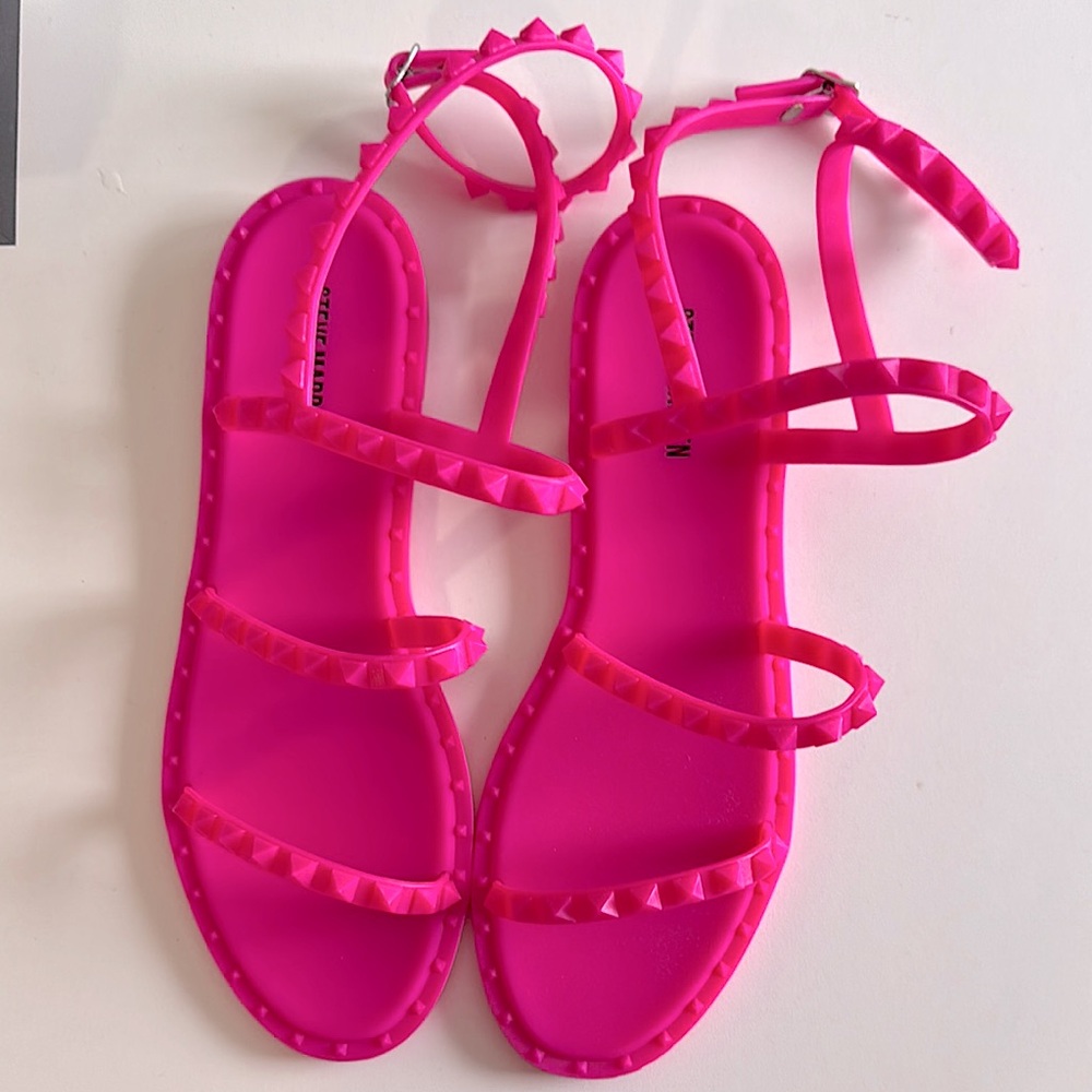 Steve Madden Pink Studded Vibrant Strappy Sandals New Size 10